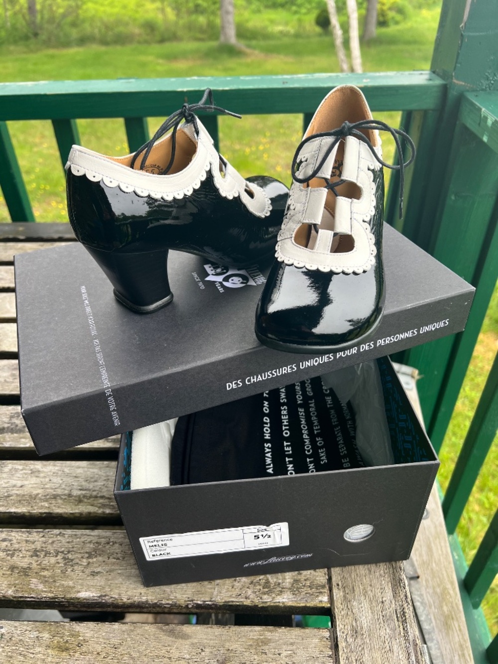 NEW in Box: John Fluevog OPERETTA MELIS: BLACK/WHITE W5.5 - Picture 4 of 4